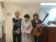 左から岡林信康、黒柳徹子、坂崎幸之助。