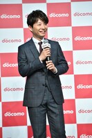 笑顔の星野源。