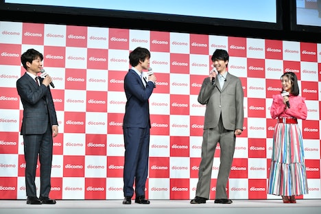 CM撮影の雰囲気について「楽しかったよね」と語り合う登壇者たち。