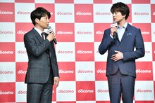 「（CM撮影が）楽しかったよね」と新田真剣佑に尋ねる星野源。