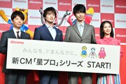 左から星野源、新田真剣佑、長谷川博己、浜辺美波。