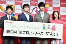 左から星野源、新田真剣佑、長谷川博己、浜辺美波。