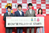 左から星野源、新田真剣佑、長谷川博己、浜辺美波。