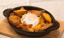 西村智彦「おやじ飯」より「ケチャップ味のジャーマンポテト」。