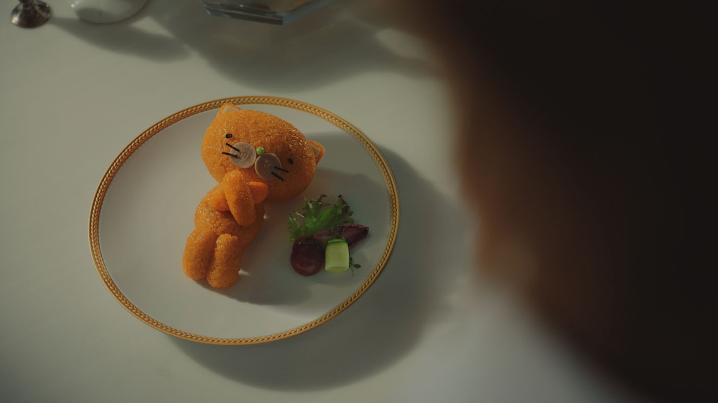 「きよら グルメ仕立て」テレビCM「グルメな人篇」のワンシーン。