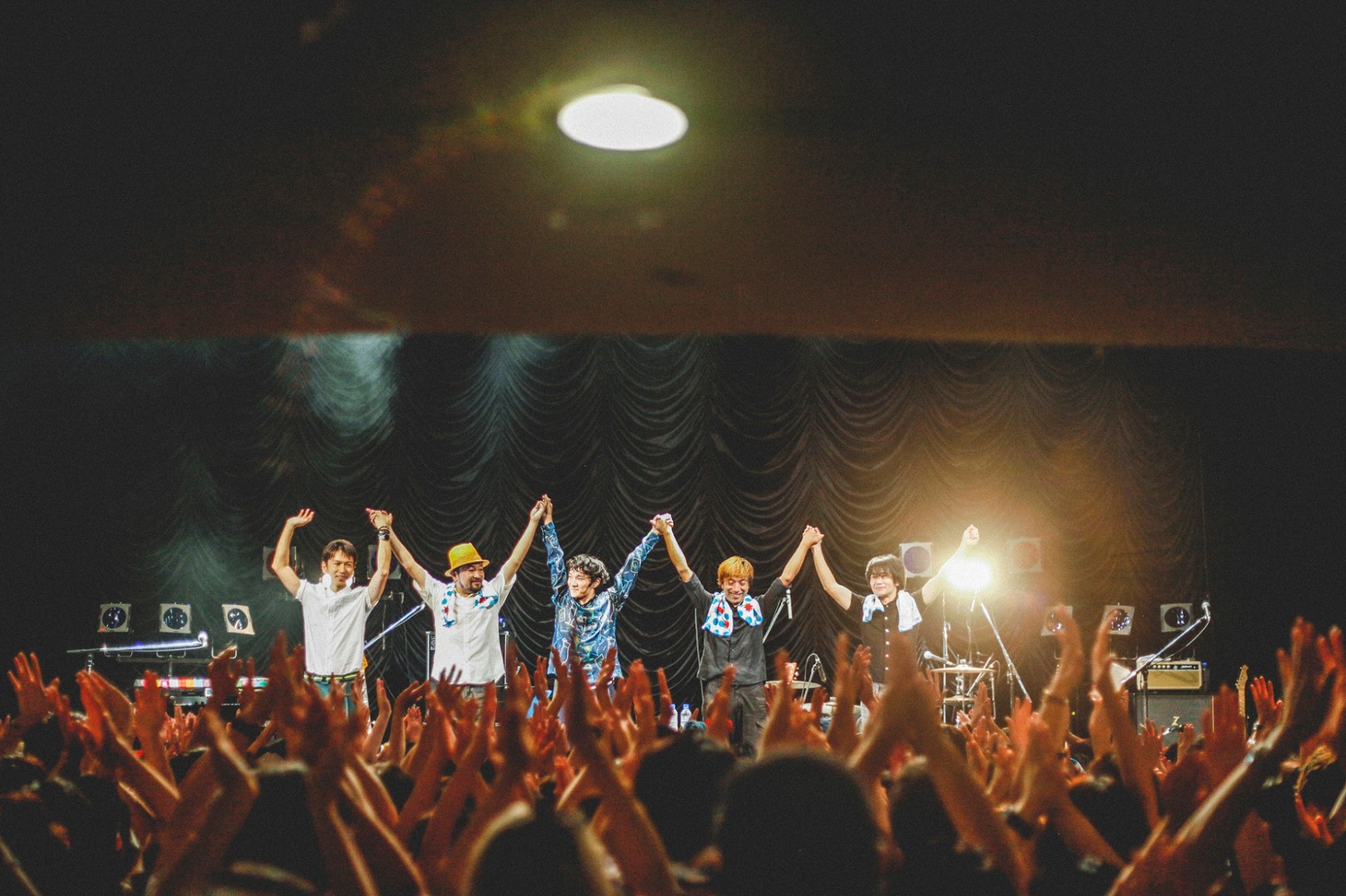 「石崎ひゅーい 弾き語りワンマンTOUR 2018『ピリオド』」東京キネマ倶楽部公演の様子。