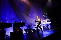 「EVENING WITH YOSHIKI 2018 IN TOKYO JAPAN 6DAYS 5TH YEAR ANNIVERSARY SPECIAL」の様子。