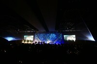 「EVENING WITH YOSHIKI 2018 IN TOKYO JAPAN 6DAYS 5TH YEAR ANNIVERSARY SPECIAL」の様子。