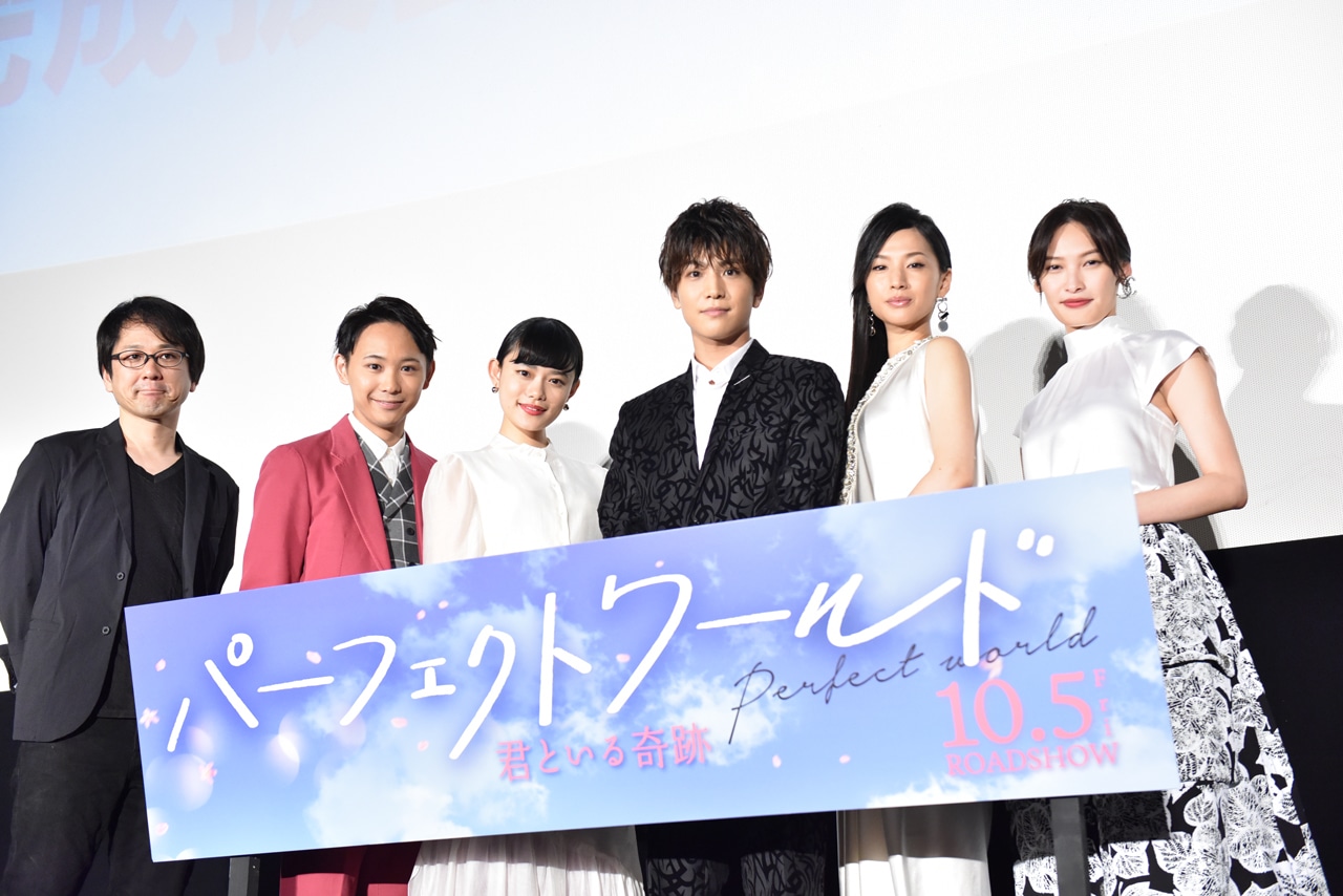 左から柴山健次監督、須賀健太、杉咲花、岩田剛典、芦名星 / 大政絢。