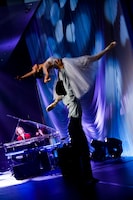 「EVENING WITH YOSHIKI 2018 IN TOKYO JAPAN 6DAYS 5TH YEAR ANNIVERSARY SPECIAL」の様子。