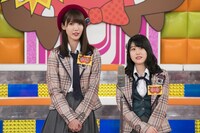 ネタを披露する田中菜津美（左）と小田彩加（右）。(c)日本テレビ
