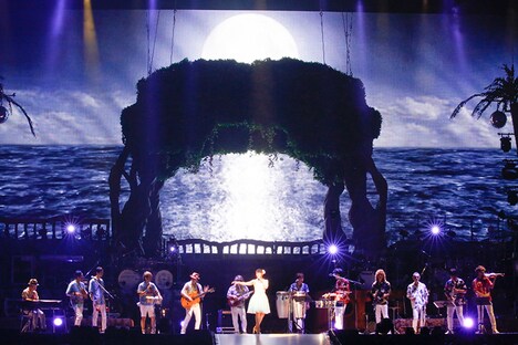 水樹奈々「NANA MIZUKI LIVE ISLAND 2018」埼玉・メットライフドーム公演の様子。（Photo by kamiiisaka）