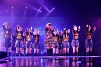 水樹奈々「NANA MIZUKI LIVE ISLAND 2018」埼玉・メットライフドーム公演の様子。（Photo by kamiiisaka）