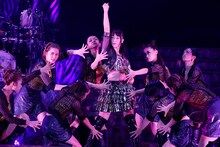 水樹奈々「NANA MIZUKI LIVE ISLAND 2018」埼玉・メットライフドーム公演の様子。（Photo by kamiiisaka）