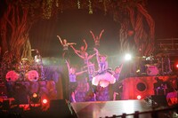 水樹奈々「NANA MIZUKI LIVE ISLAND 2018」埼玉・メットライフドーム公演の様子。（Photo by kamiiisaka）