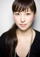 人気画像4位は「安室奈美恵のヘア＆メイクチームが動画で教える、安室メイクのハウツー」より、ヘア＆メイクアップチームの中野明海。