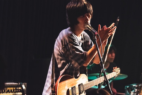 威文橋（G, Vo / uri gagarn）（Photo by Yuta ito）