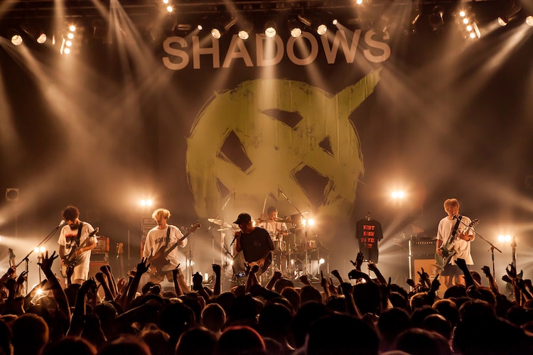 Shadows 満員o Eastを大合唱の海に ライブレポート 音楽ナタリー