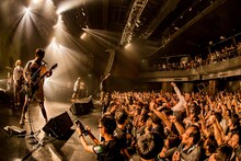 SHADOWS「TORCHES TOUR」東京・TSUTAYA O-EAST公演の様子。（Photo by Takashi "TAKA" Konuma）