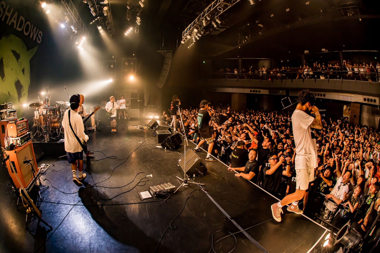 SHADOWS「TORCHES TOUR」東京・TSUTAYA O-EAST公演でのアンコールの様子。（Photo by Takashi "TAKA" Konuma）