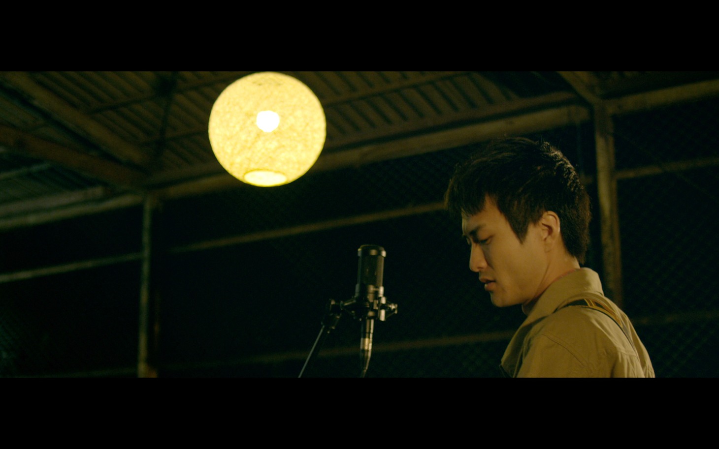 Blueglue「宇宙の風に乗って」ミュージックビデオのワンシーン。