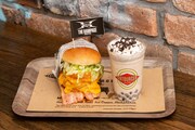 FATBURGERで販売されるCan't say fat オレオ（750円）と旨さ100℃特製FATBURGER（1200円）。
