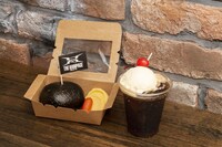 おにぎりBar 渋谷園で販売されるランペにぎり（600円）とOnly oneチェリー（650円）。