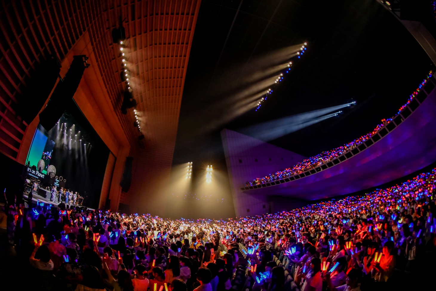 「Stars on Planet -星の王子さまにさよならを-」夜公演のアンコールの様子。（Photo by Viola Kam［V'z Twinkle］）