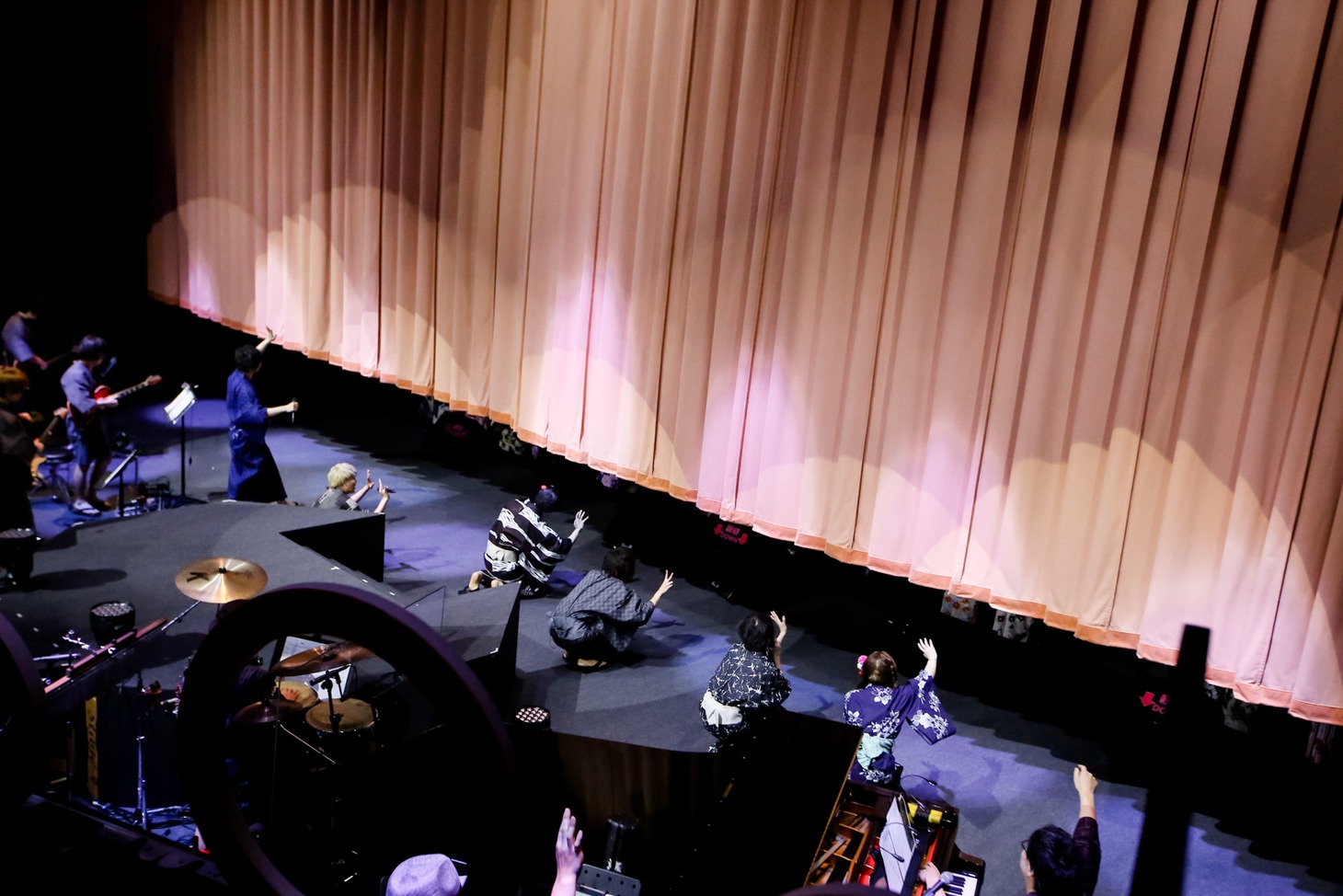 「Stars on Planet -星の王子さまにさよならを-」夜公演のアンコールの様子。（Photo by Viola Kam［V'z Twinkle］）