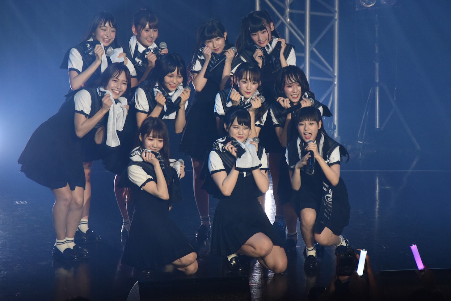 LOVEデビュー1周年をファンとお祝い「この12人で駆け抜けてきた