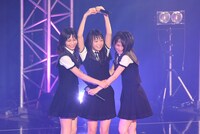 =LOVE「=LOVE デビュー1周年記念プレミアムイベント」の様子。
