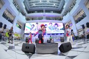 jealkb「ミニアルバム『Mix Up Sonic』リリースイベント」東京・池袋サンシャインシティ噴水広場公演の様子。（写真提供：株式会社よしもとクリエイティブ・エージェンシー）