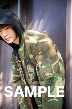 佐野玲於1st写真集「さのさん」ローソン限定通常版特典ポストカードサンプル画像