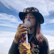 「葉山柚子の挑戦！！ 日本一周フォロワー10万人の旅 ～私らしい音楽を見つけるために～」の道中の葉山柚子。