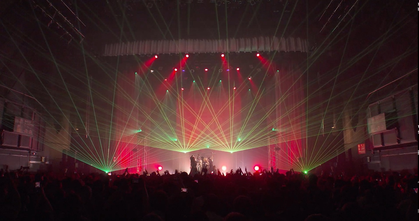EMPiREのマイナビBLITZ赤坂公演の様子。