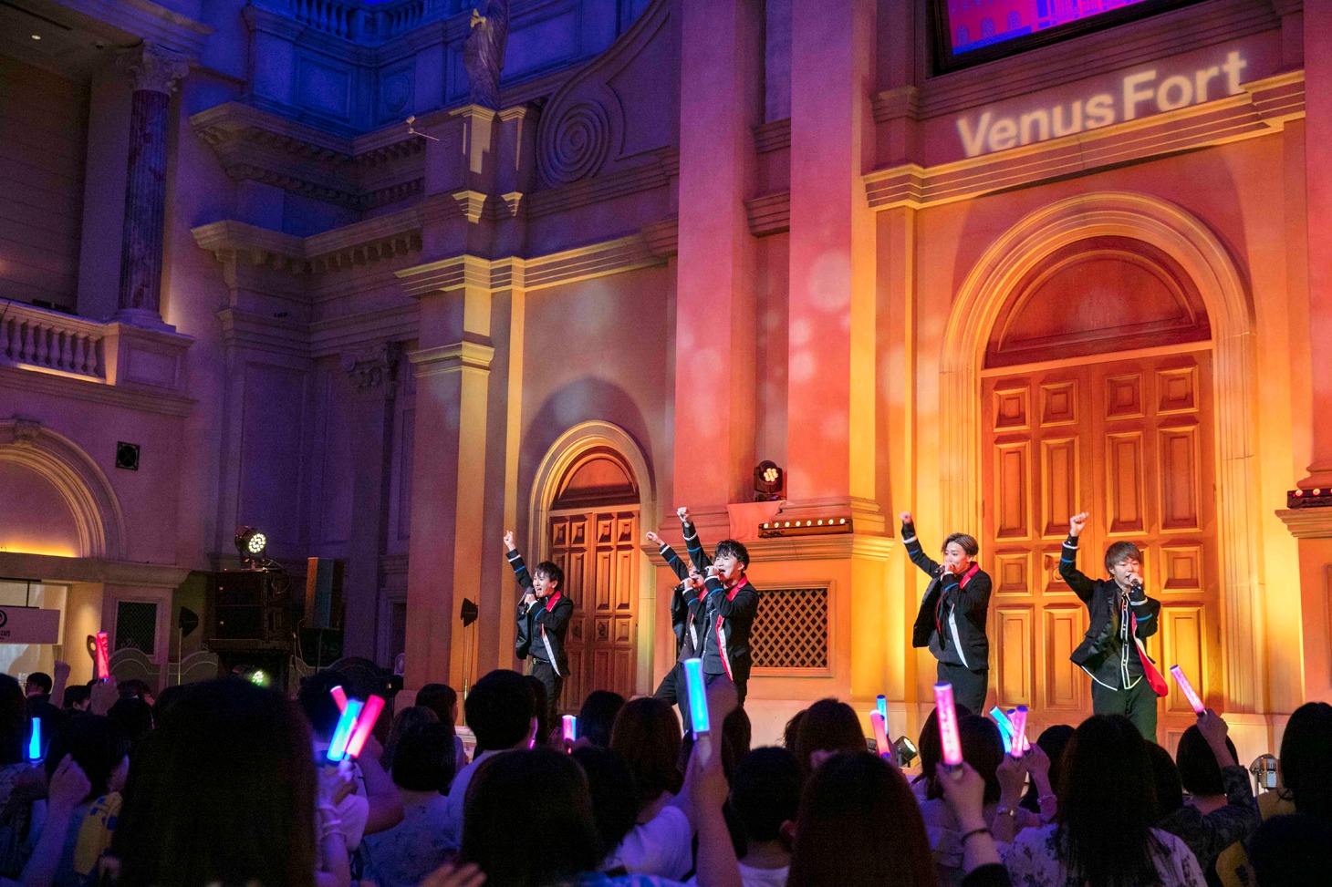 CUBERS「CUBERS DAY SPECIAL LIVE」の様子。（撮影：牛島康介）