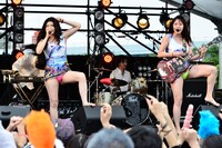 ベッド・イン（撮影：橋本塁）