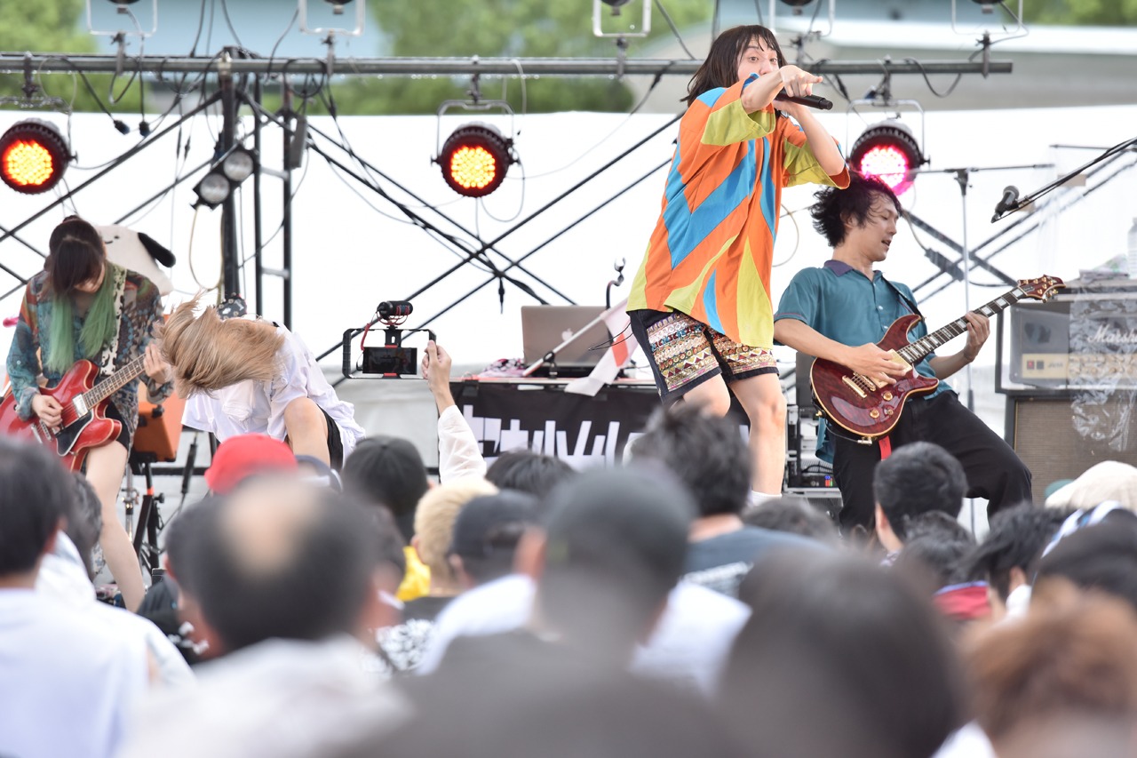 魔法少女になり隊（撮影：高田真希子）