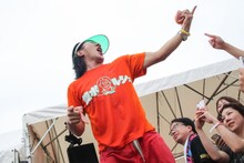 DJ 掟ポルシェ（撮影：二瓶彩）