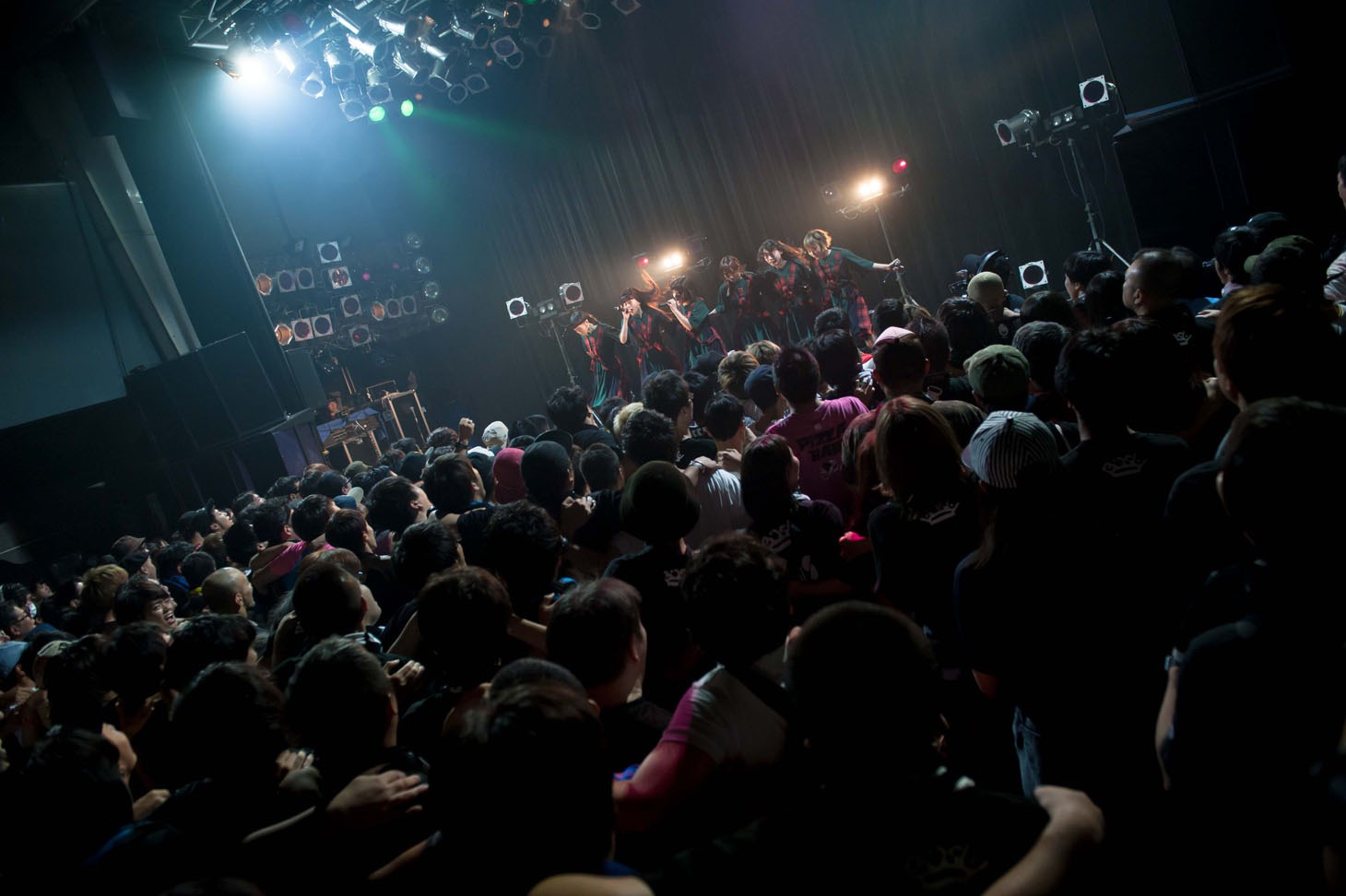 「WAgg the beginning」東京公演第1部よりBiSHのライブの様子。（Photo by JUMPEi YAMADA）