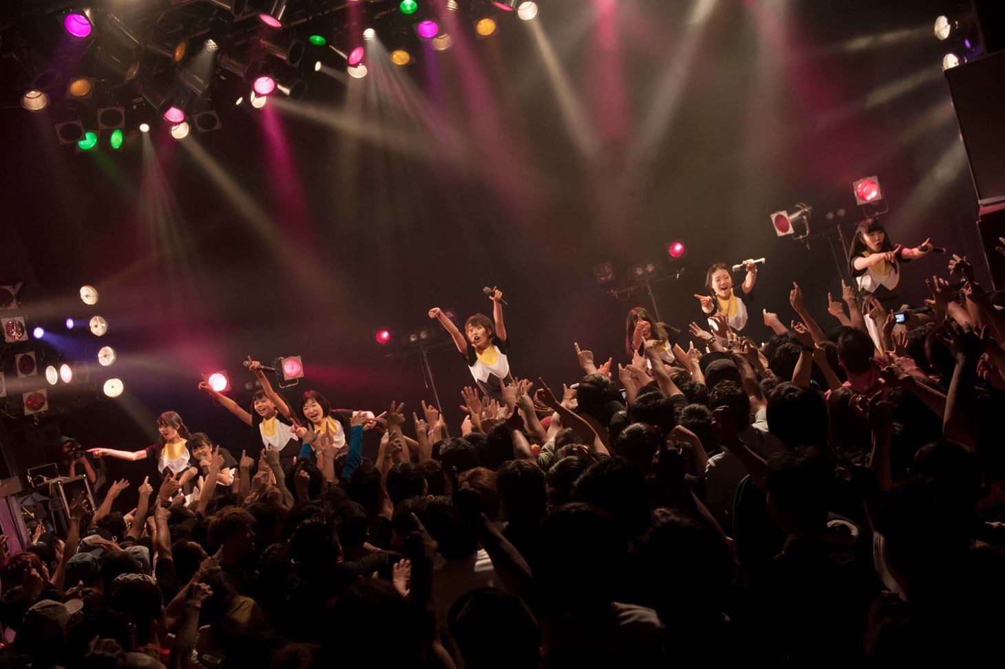 「WAgg the beginning」東京・TSUTAYA O-WEST公演第1部よりWAggのライブの様子。（Photo by JUMPEi YAMADA）