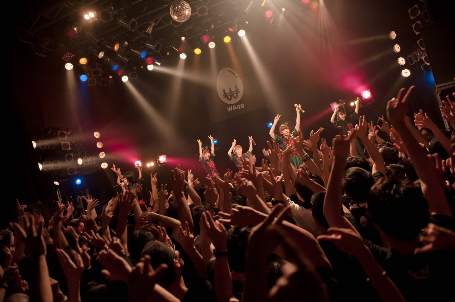 「WAgg the beginning」東京公演第2部よりBiSHのライブの様子。（Photo by JUMPEi YAMADA）