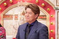 キッズたちの演奏に耳を傾けるヒロミ。