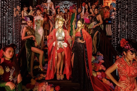 ジョリン・ツァイと安室奈美恵のコラボビジュアル。