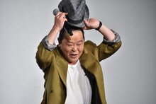 “くるりんぱ”を披露するダチョウ倶楽部・上島。