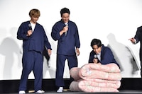 布団敷き対決の作戦会議をするDTC。