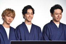 左から佐藤大樹、佐藤寛太、山下健二郎。