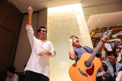 コブクロ（写真提供：ワーナーミュージック・ジャパン）