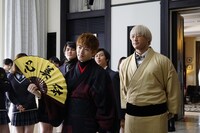 左から関口メンディー演じる“金髪SP王子”・ガブリエル笹塚、佐野玲於演じる“生徒会長王子”綾小路葵。