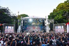 AKB48とJKT48のジョイントライブの様子。 (c)AKS／(c)JKT48 Project